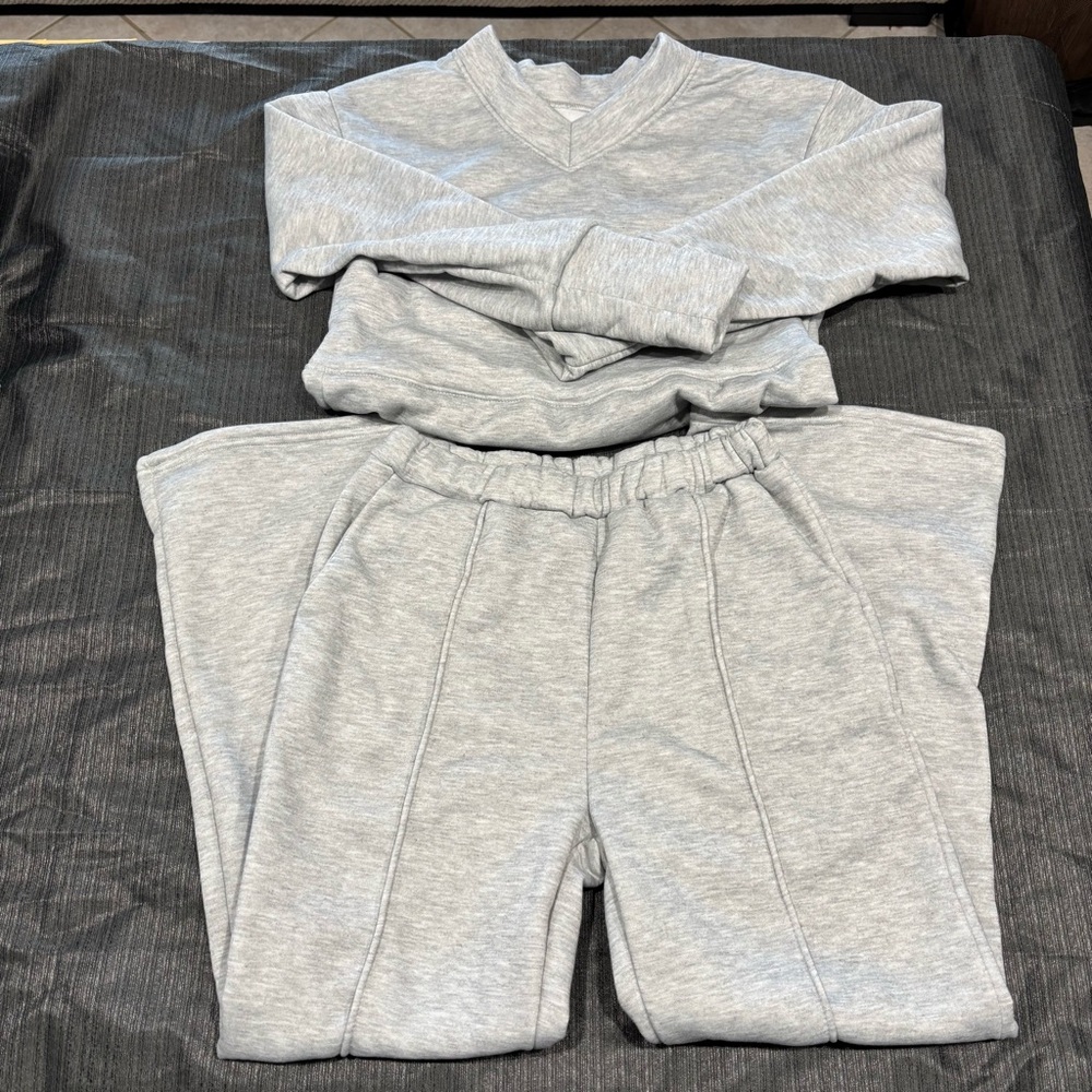 NWOT JOGGER SET women’s size small gray very warm and soft